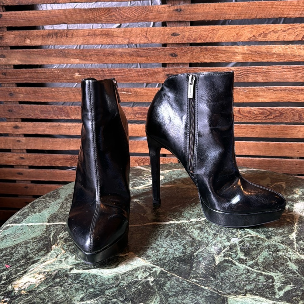 Jessica Simpson crackle patent platform heeled booties 9.5 M 39.5  JS-ZAMIA